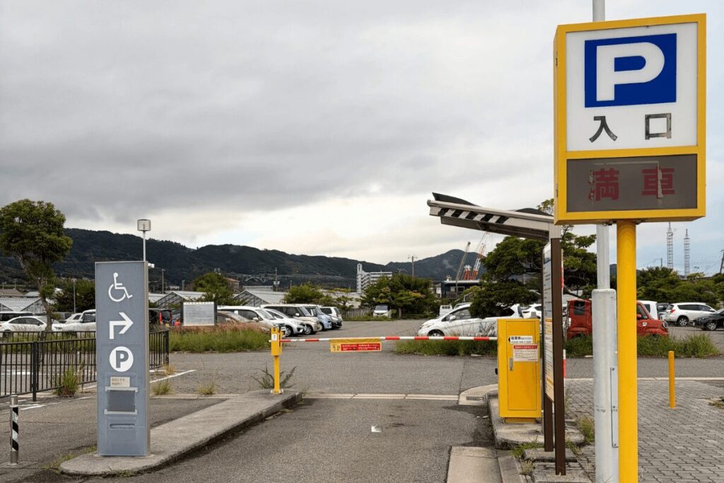 フェアフィールド淡路島東浦の駐車場入口
