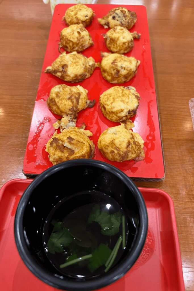 スーパーまるなか淡路東浦店のフードコートで提供される明石焼き