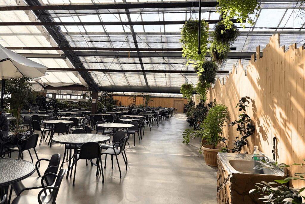 フラワーシャワー2階席の様子