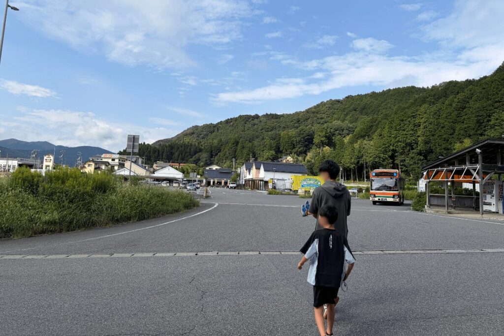 道の駅但馬蔵へ向かうパパと兄弟