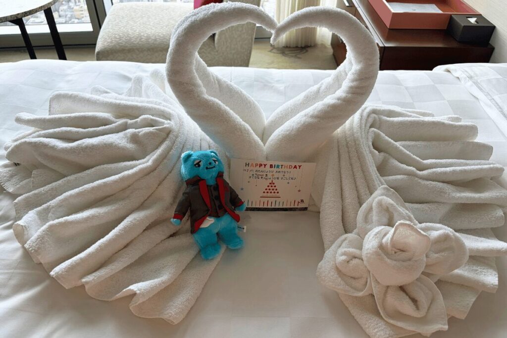 長男の誕生日を祝うタオルアートのスワン・メッセージカード・あべのべあのぬいぐるみ