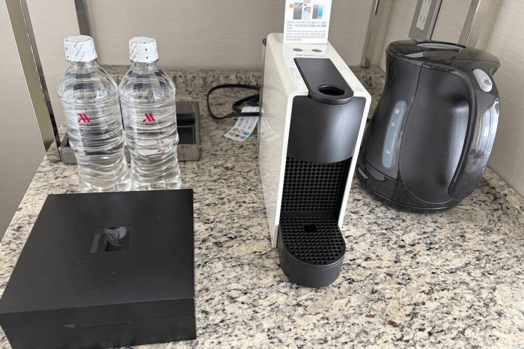 客室に備え付けの電気ケトル