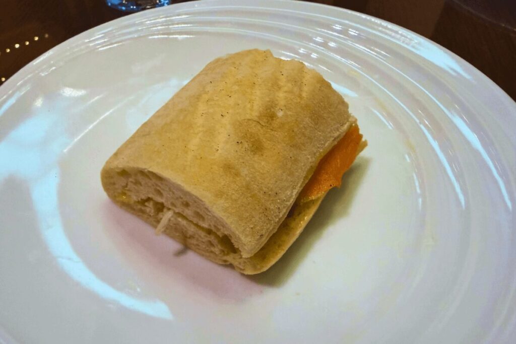 クラブラウンジで提供されたパニーニ