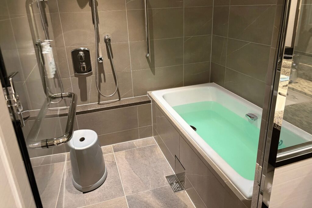 子連れに嬉しい洗い場付きの広々としたバスルーム