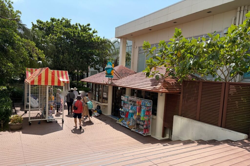 ルネッサンスリゾート オキナワの外の売店
