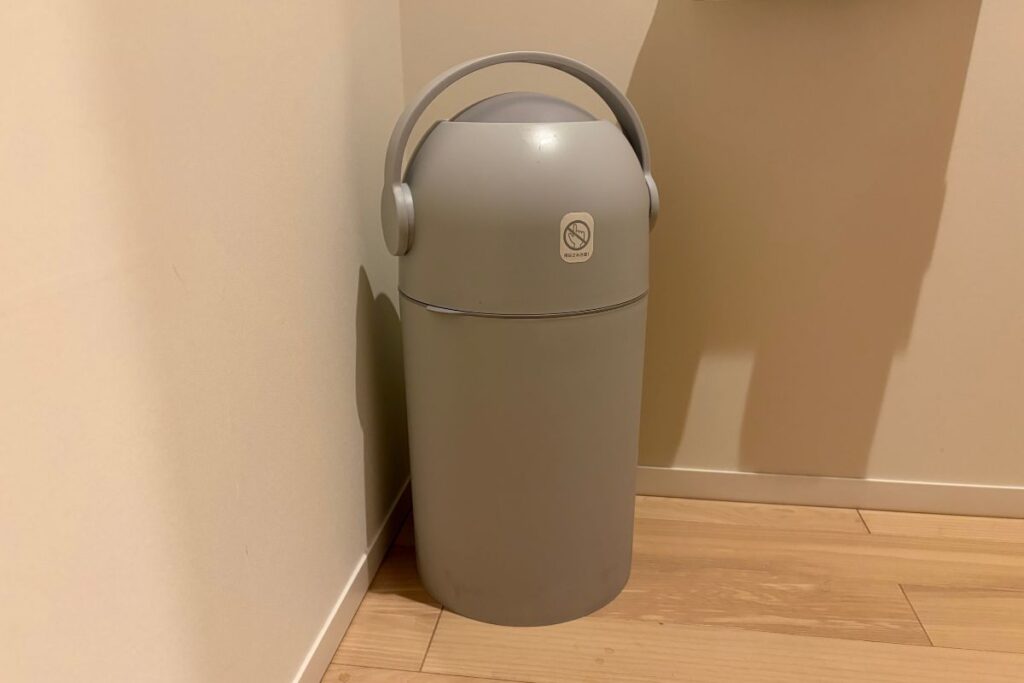 客室に用意してもらったおむつ用ゴミ箱