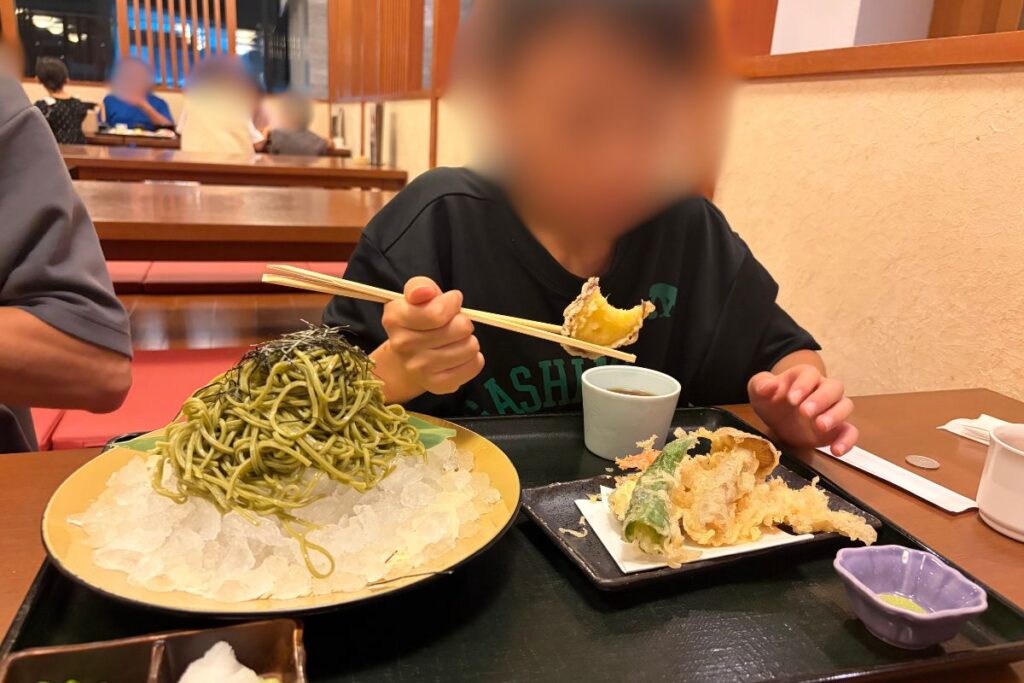 レストラン桂川の天ざる茶そば