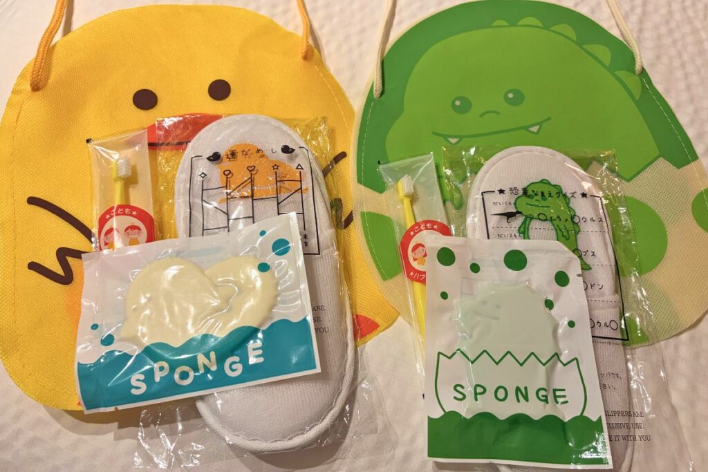 フェアフィールド京都京丹波の子ども用スリッパとスポンジ